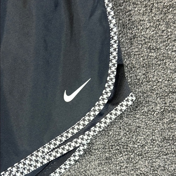 Nike Black Athletic Shorts with Checked Pattern Lightweight Moisture-Wicking, S - Picture 5 of 6